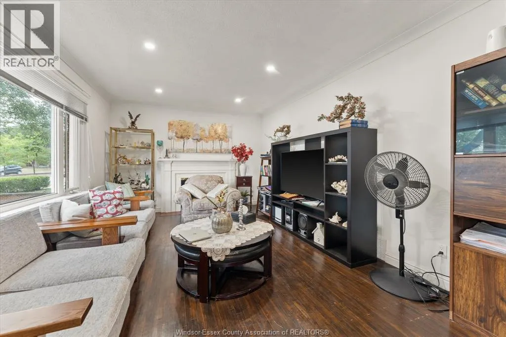 5188 WYANDOTTE