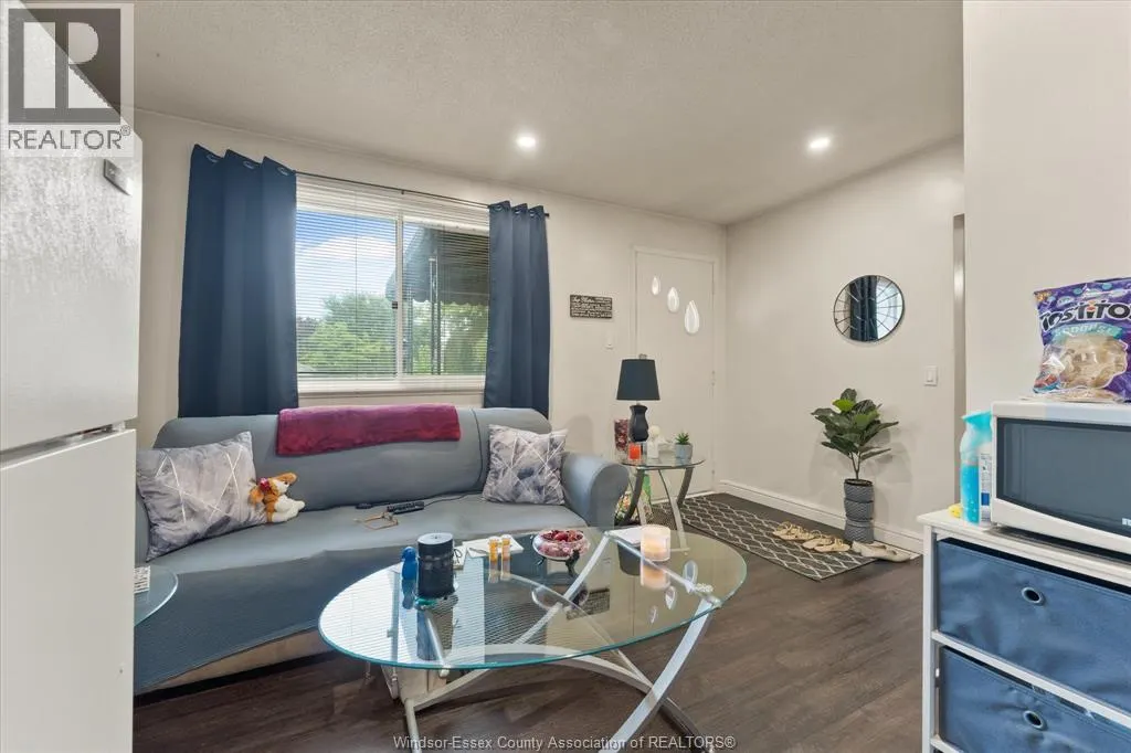 5188 WYANDOTTE