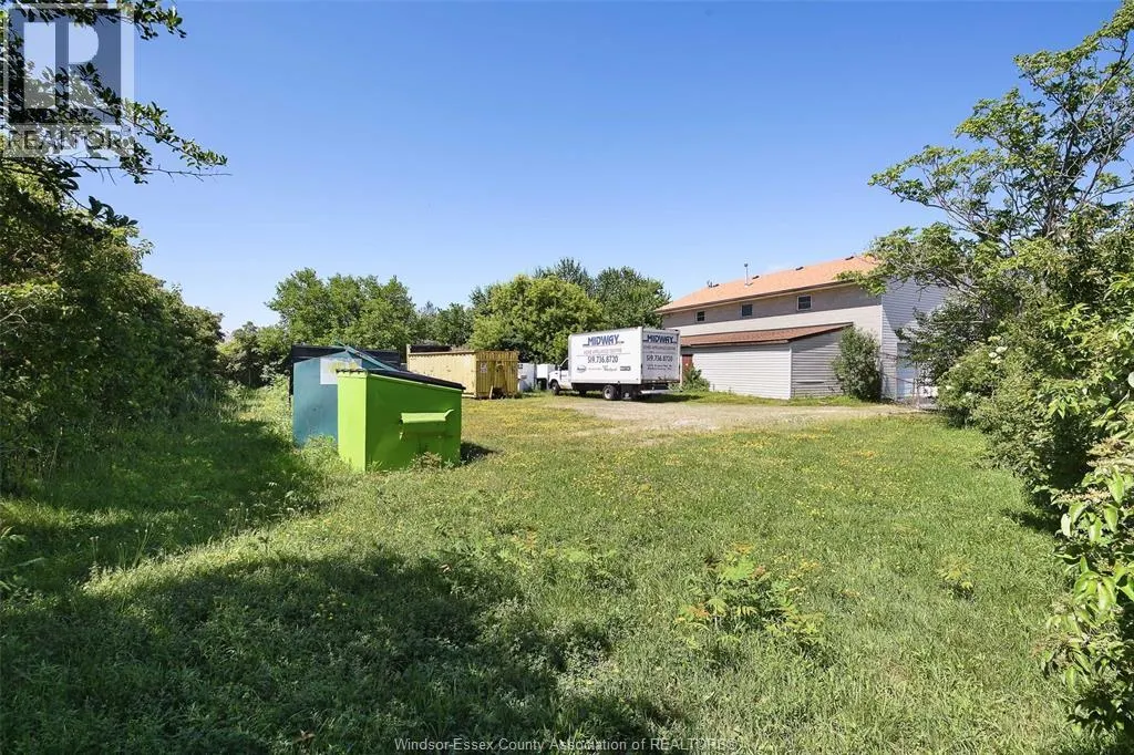 1573 Front ROAD North