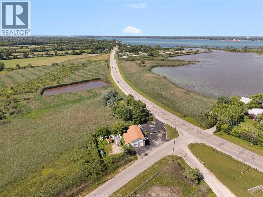 1573 Front ROAD North