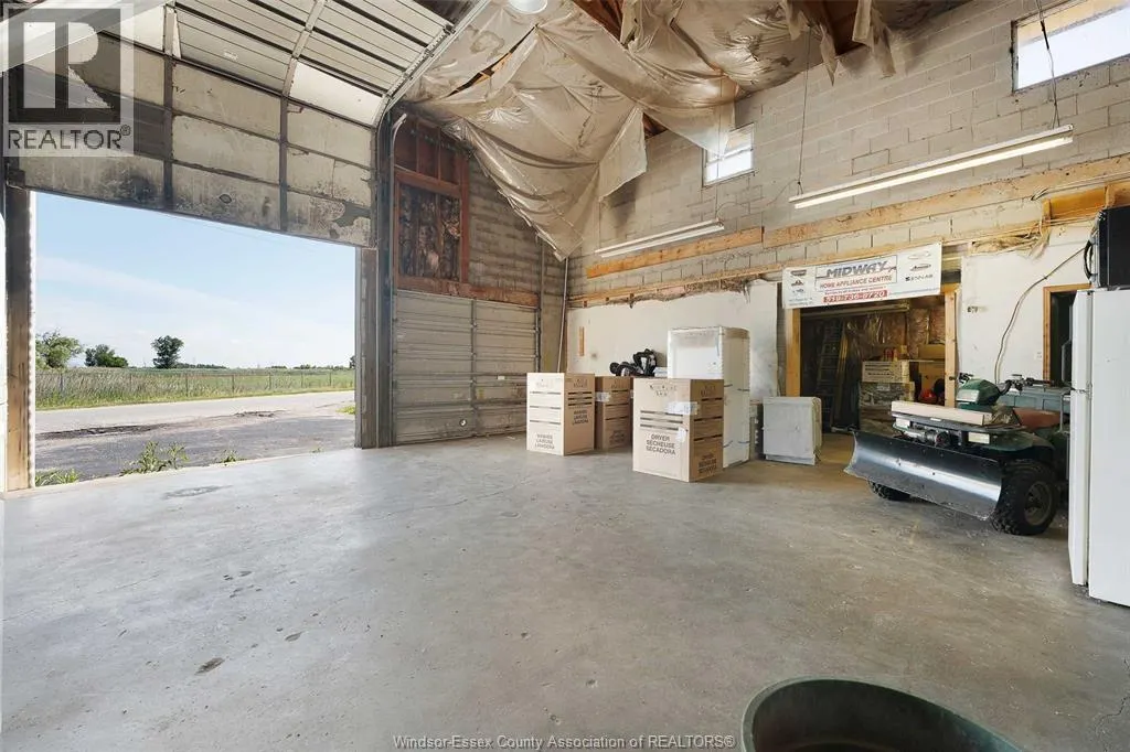 1573 Front ROAD North