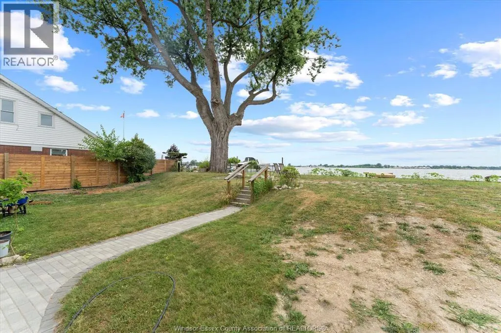 8190 RIVERSIDE DRIVE East