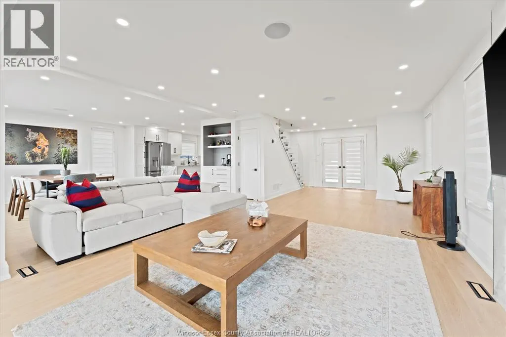 8190 RIVERSIDE DRIVE East