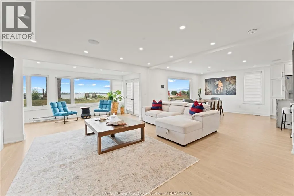 8190 RIVERSIDE DRIVE East