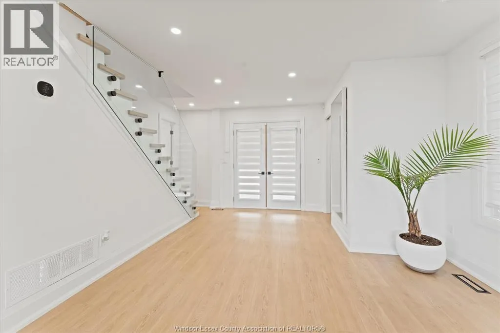 8190 RIVERSIDE DRIVE East