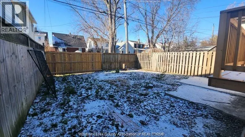 989 OAK AVE Unit# LOWER