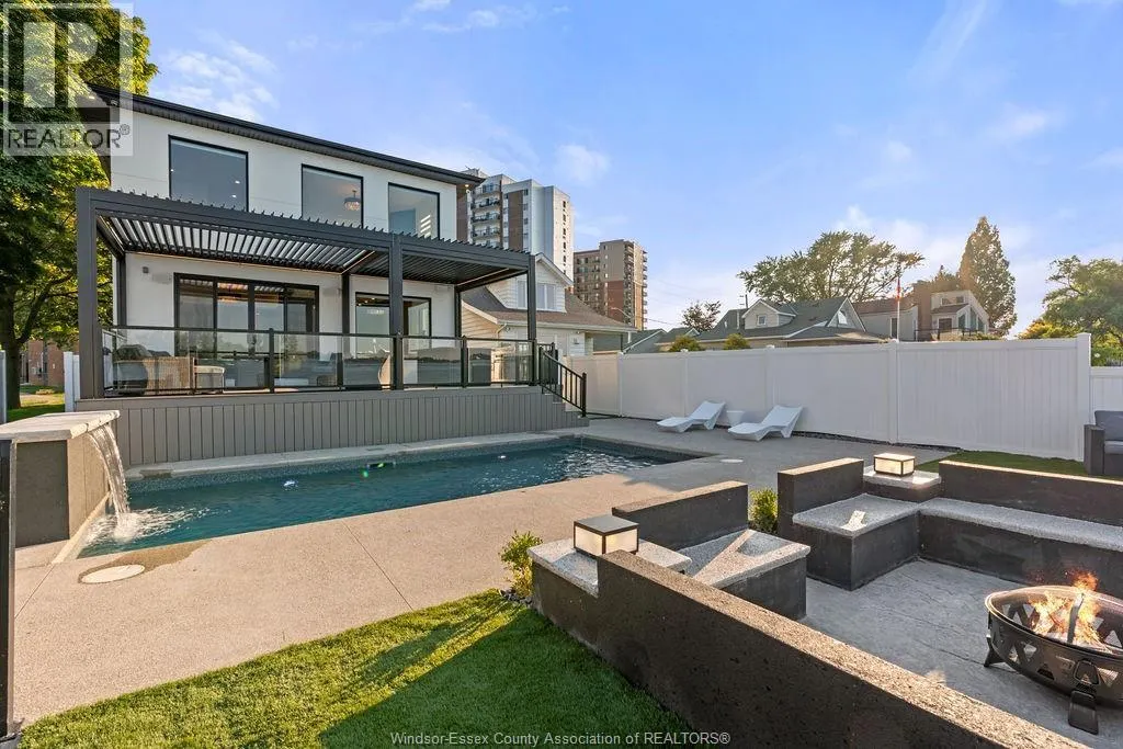 8720 RIVERSIDE DRIVE East
