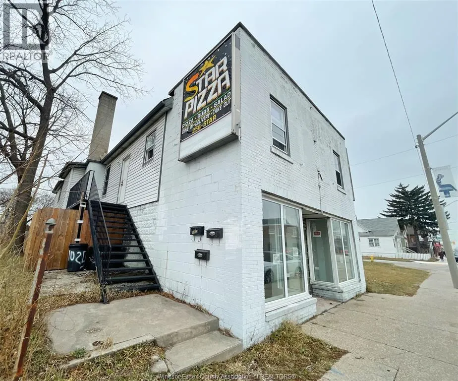 1022 Wyandotte STREET West