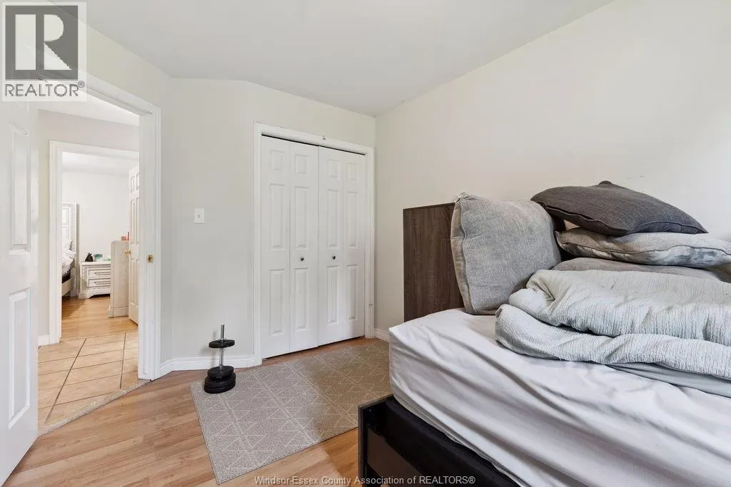 1544 IMPERIAL CRESCENT