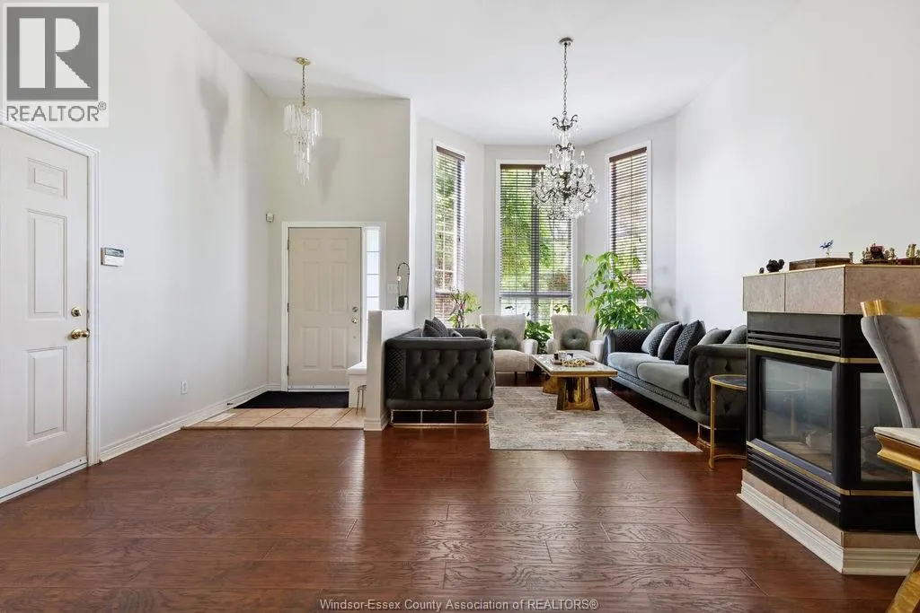 1544 IMPERIAL CRESCENT