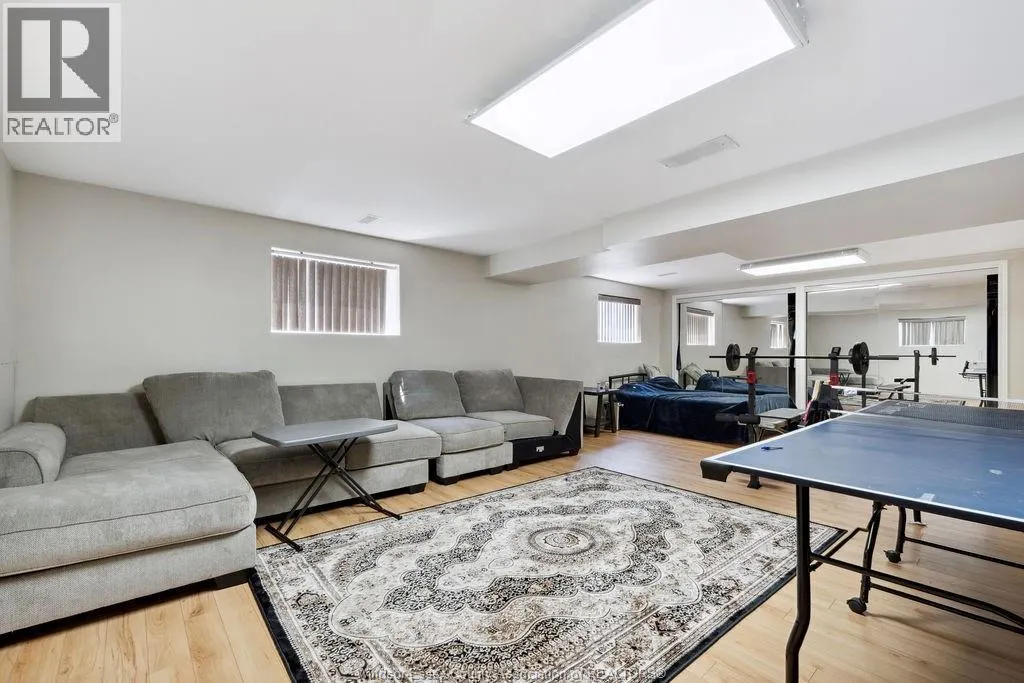 1544 IMPERIAL CRESCENT