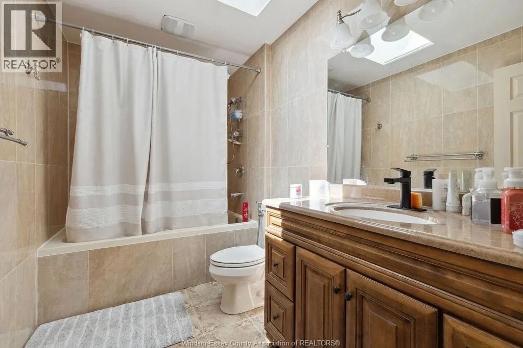 1544 IMPERIAL CRESCENT