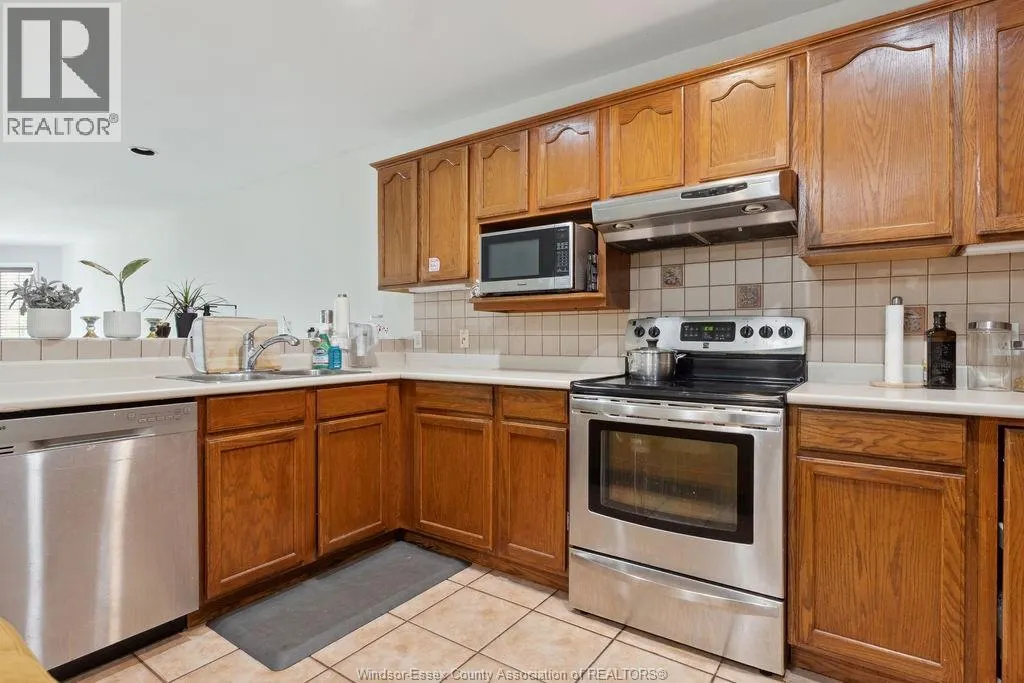 1544 IMPERIAL CRESCENT