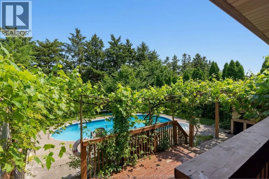 1544 IMPERIAL CRESCENT