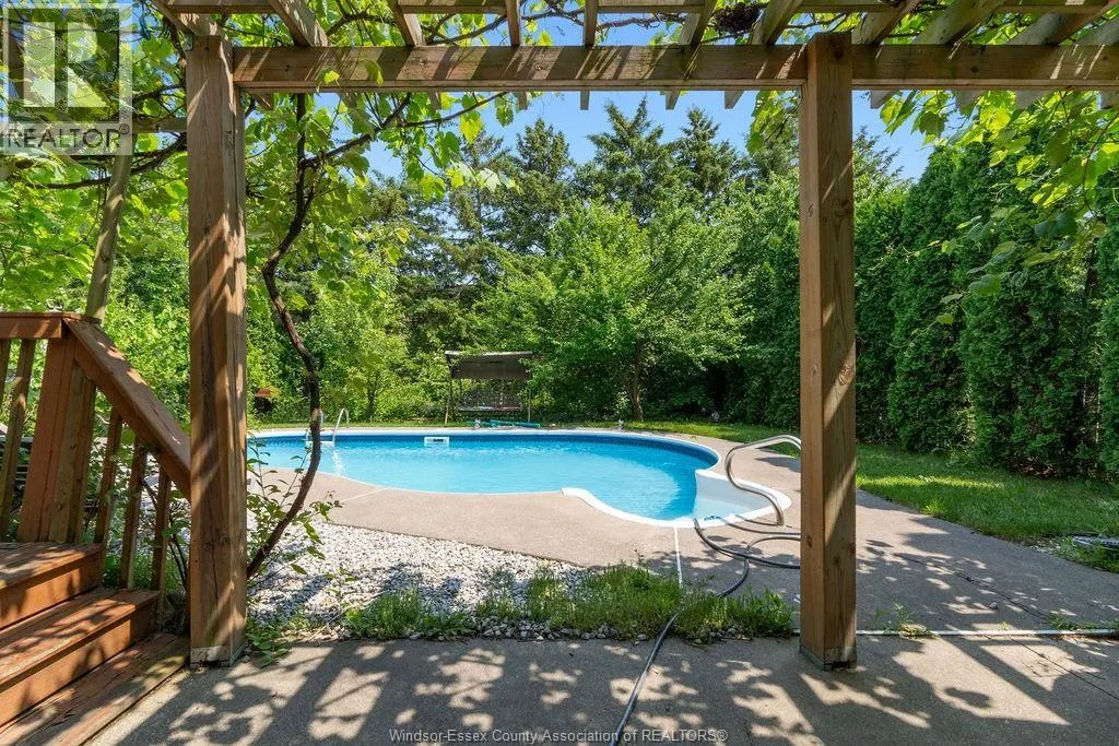 1544 IMPERIAL CRESCENT
