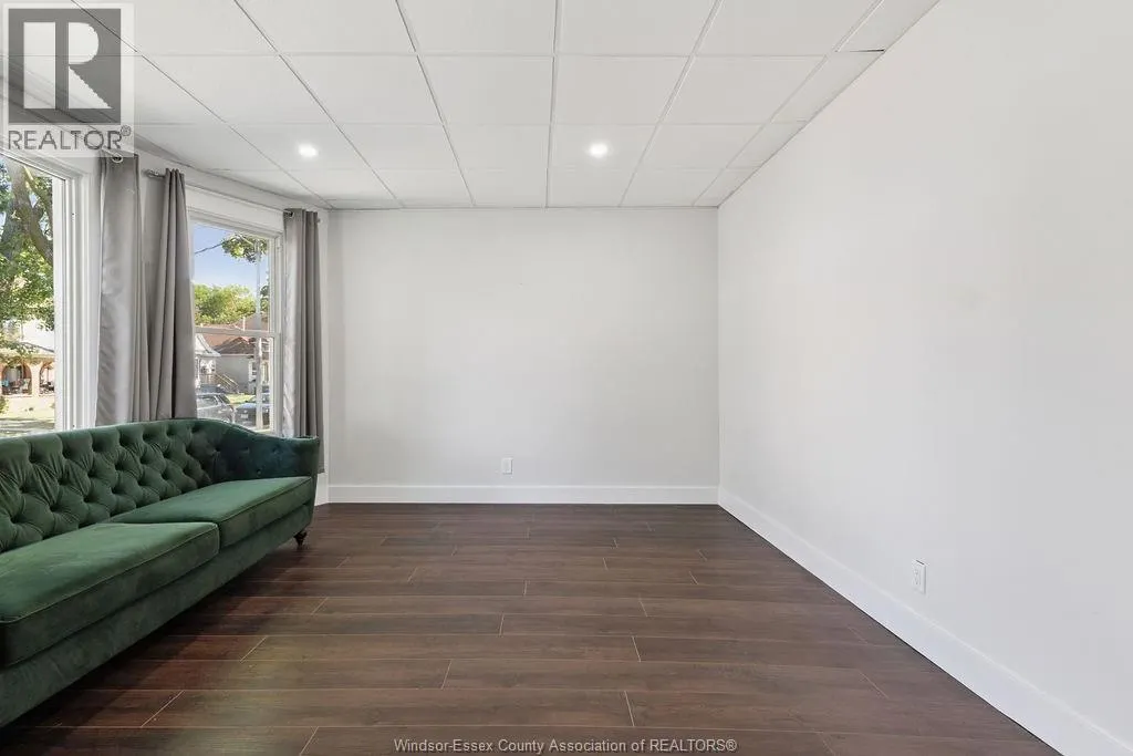 855 LINCOLN ROAD
