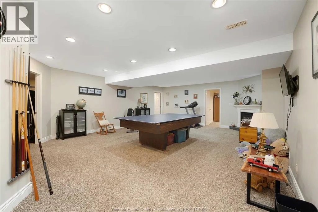 16 MEADOW LANE
