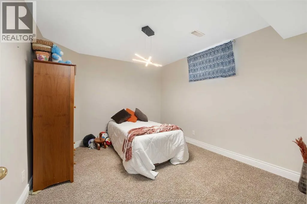 16 MEADOW LANE