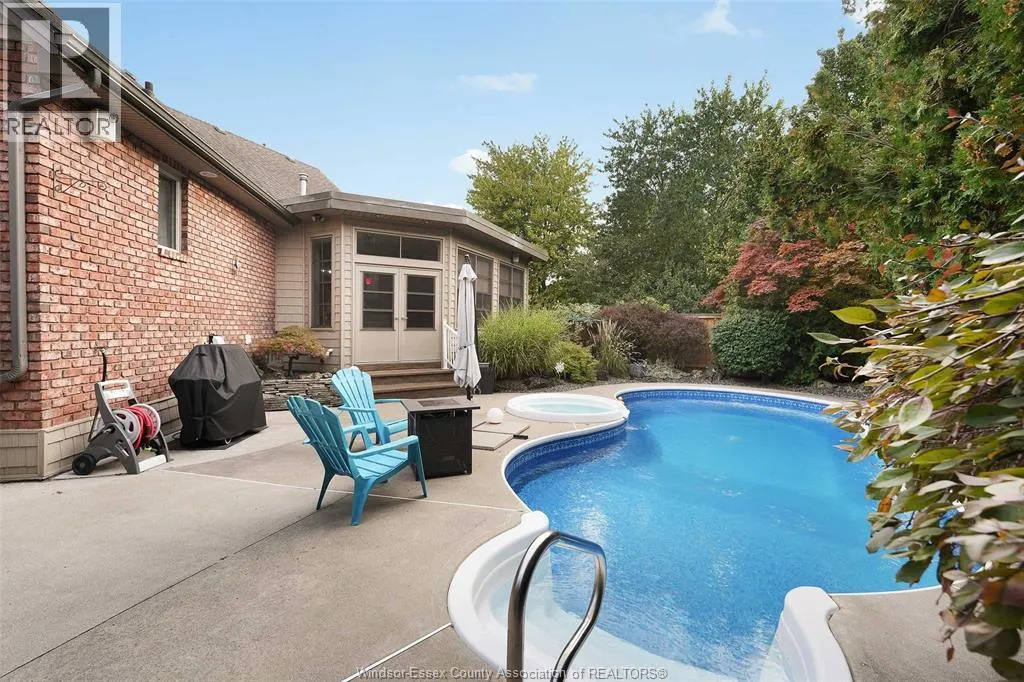 16 MEADOW LANE