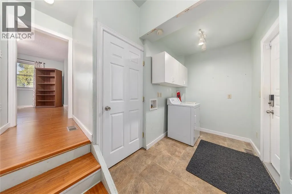 6261 TOWNSEND LINE