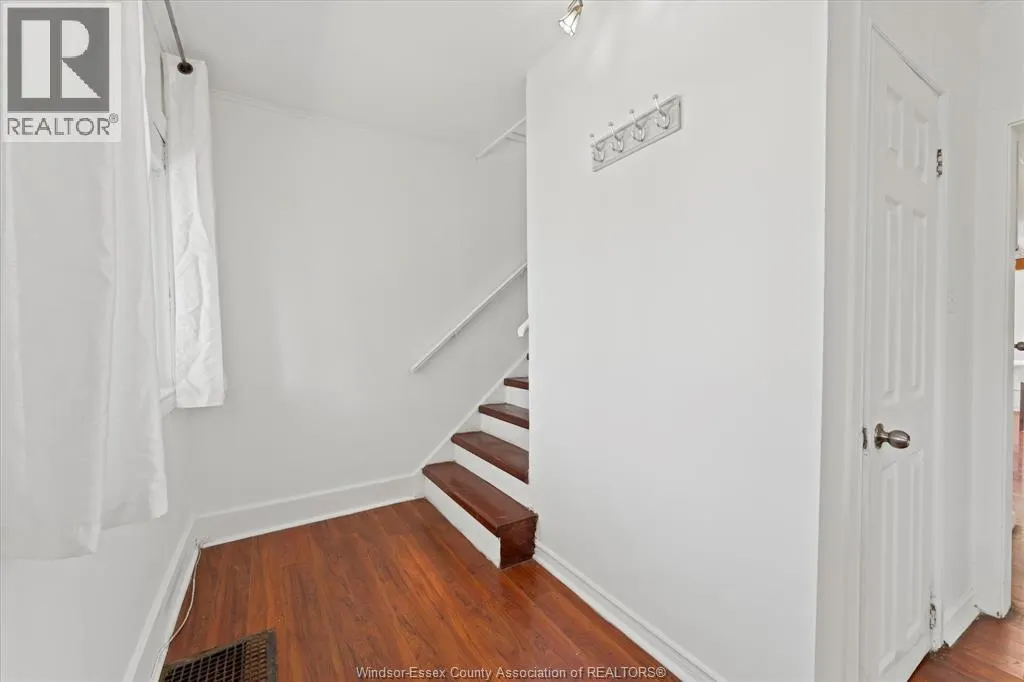 904 Elm AVENUE
