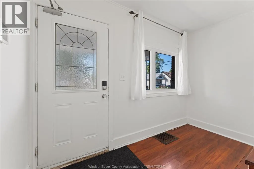 904 Elm AVENUE