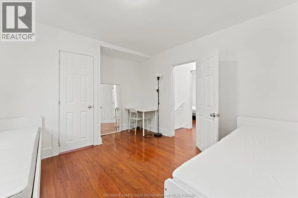 904 Elm AVENUE