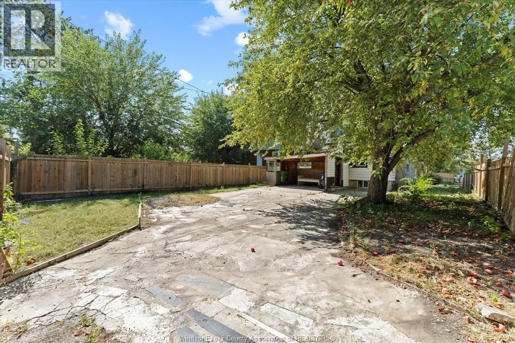 904 Elm AVENUE