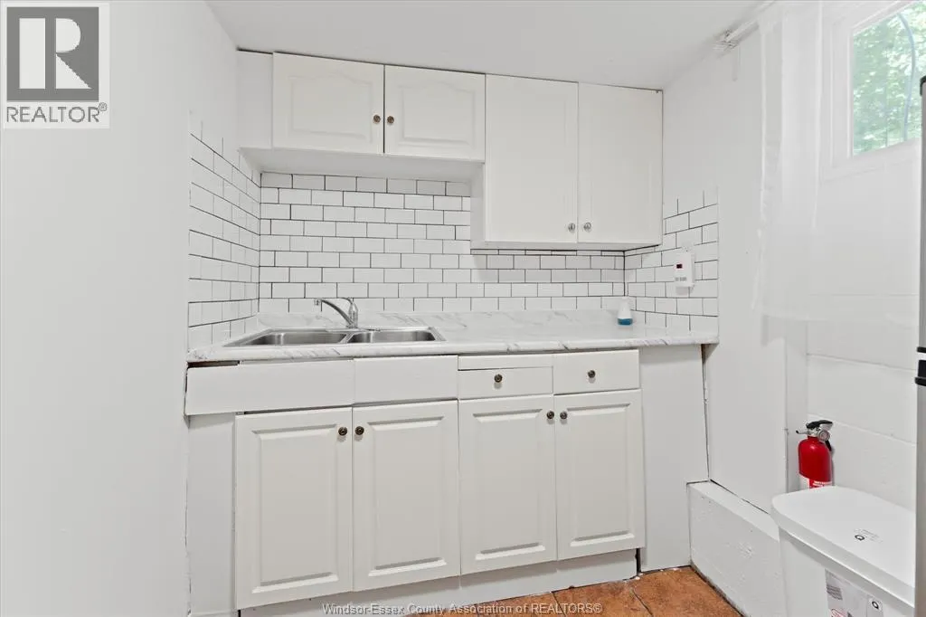 904 Elm AVENUE