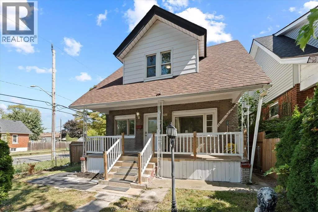 904 Elm AVENUE