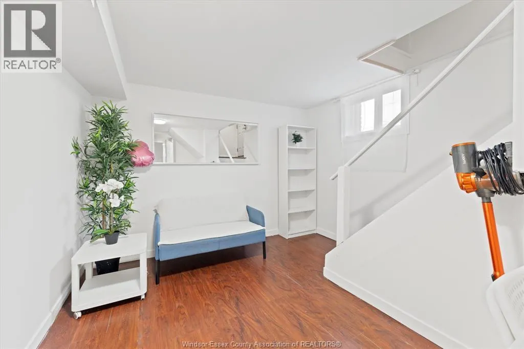 904 Elm AVENUE