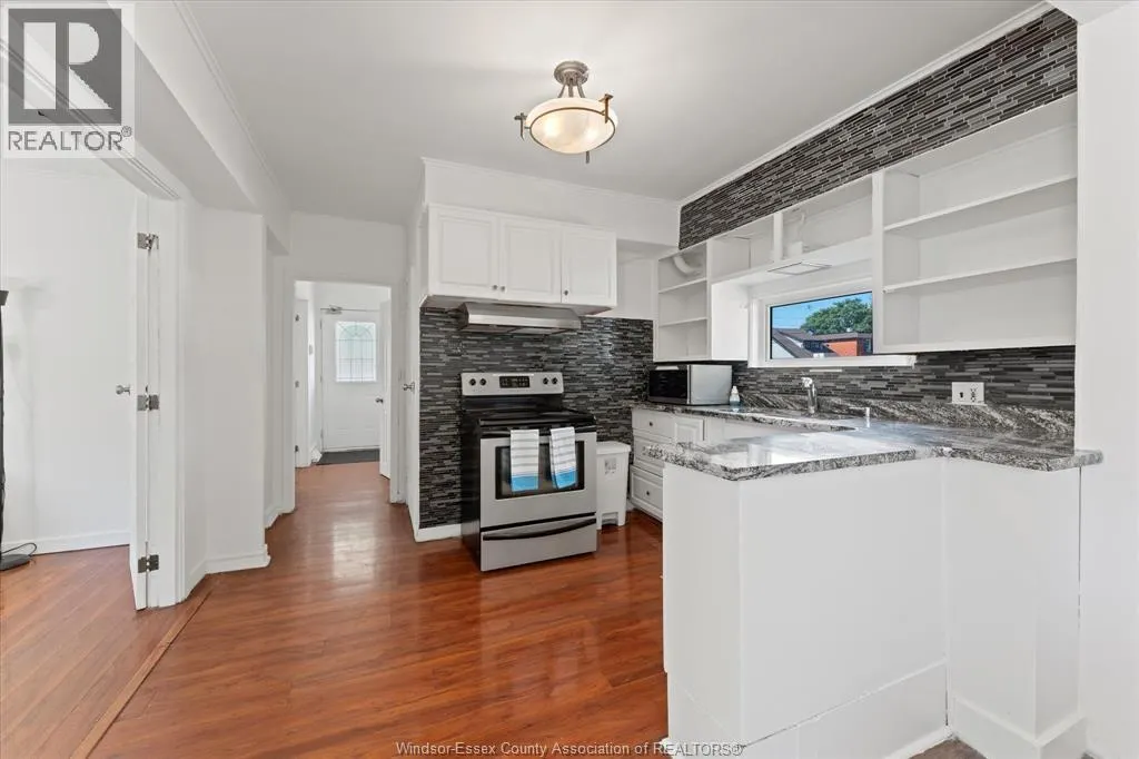 904 Elm AVENUE