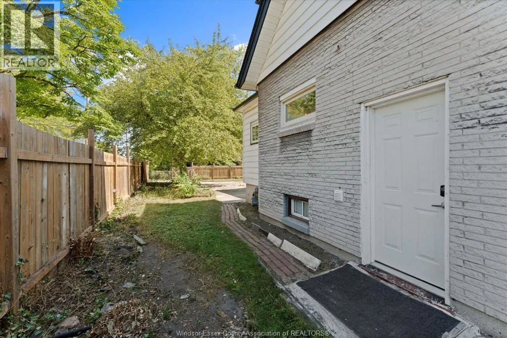 904 Elm AVENUE