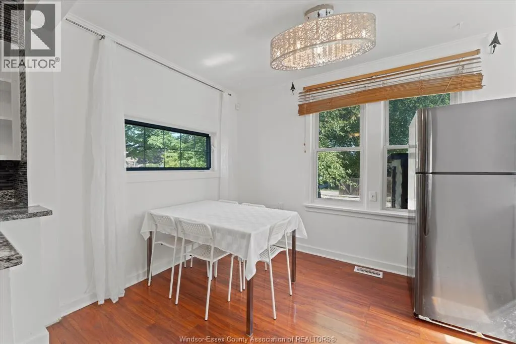 904 Elm AVENUE