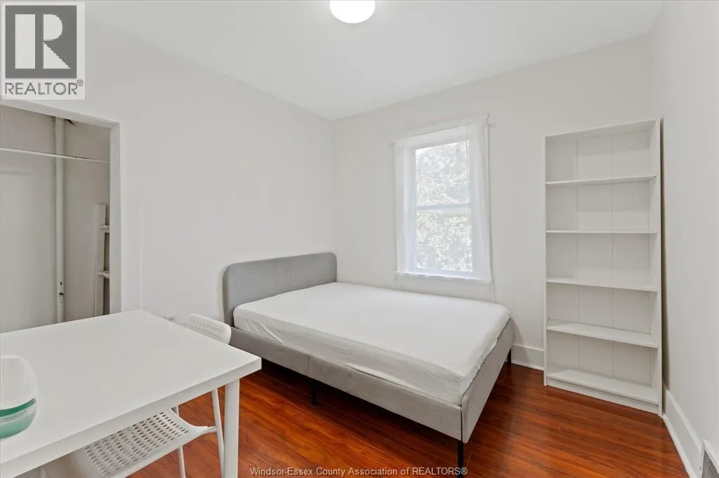 904 Elm AVENUE