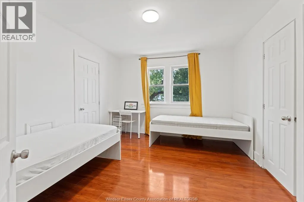 904 Elm AVENUE