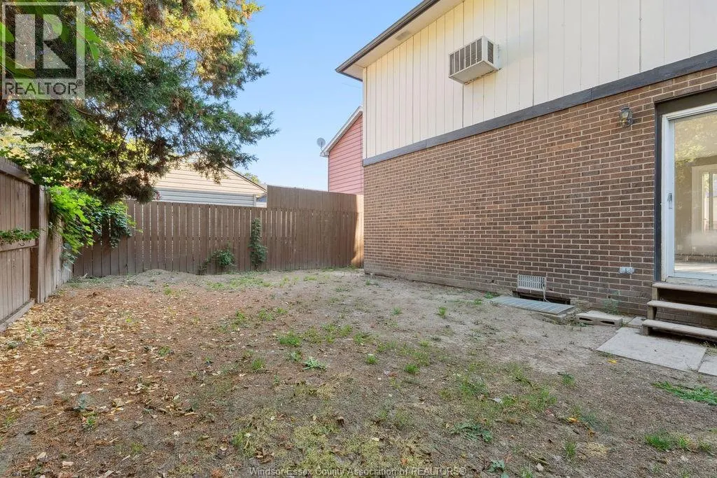 1126 AIRE PLACE