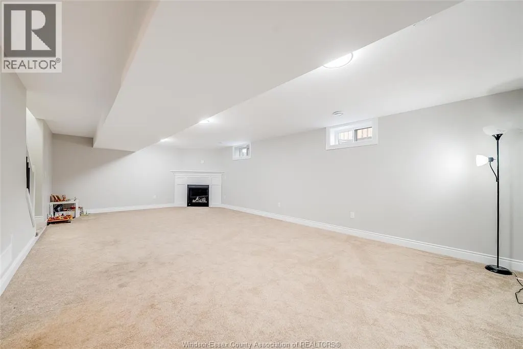 25 CHAMPLAIN COURT