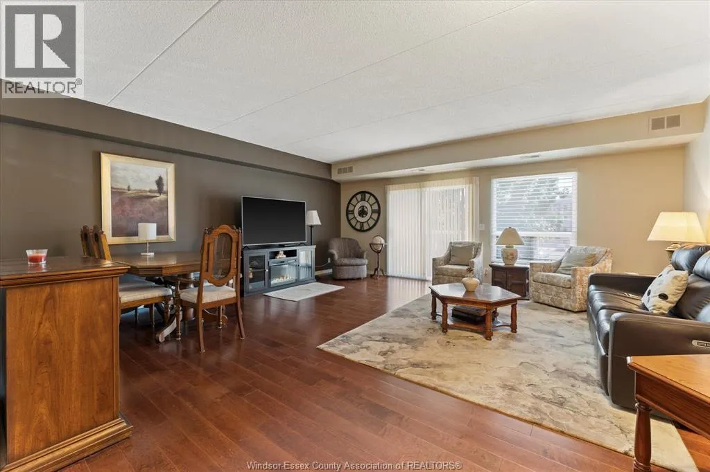 315 VILLAGE GROVE Unit# 203