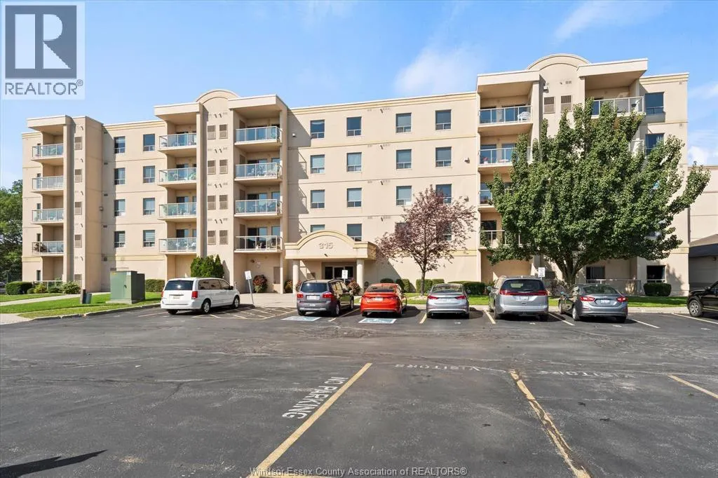 315 VILLAGE GROVE Unit# 203