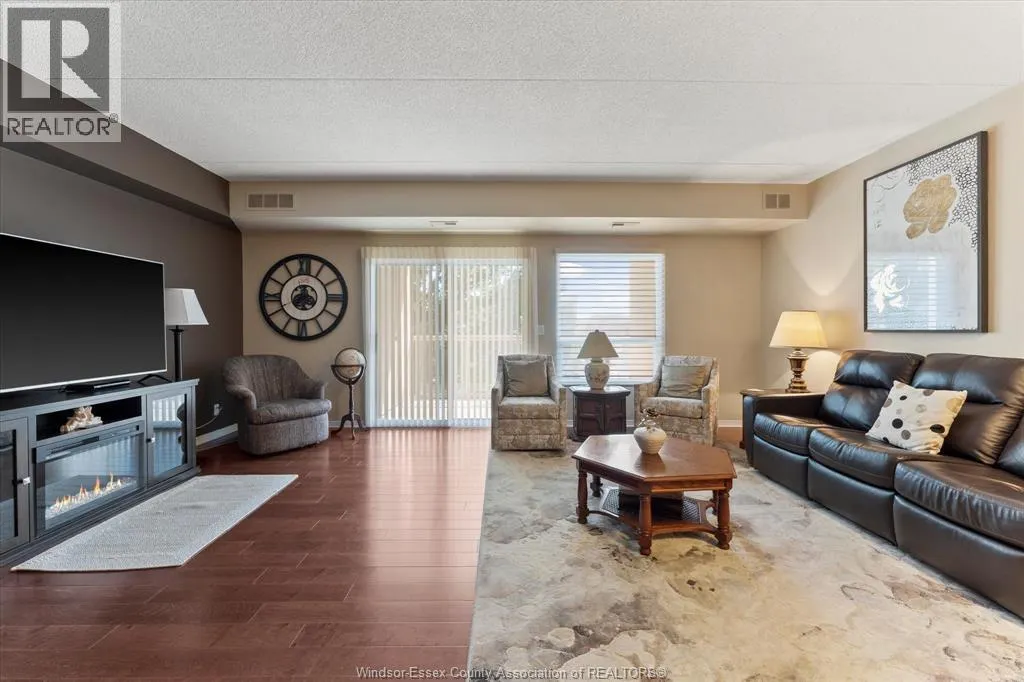315 VILLAGE GROVE Unit# 203