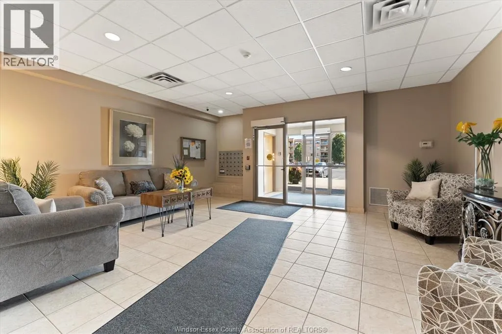 315 VILLAGE GROVE Unit# 203