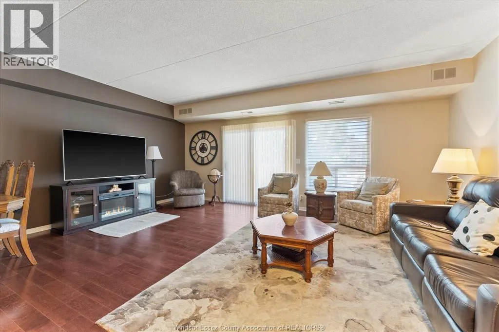 315 VILLAGE GROVE Unit# 203