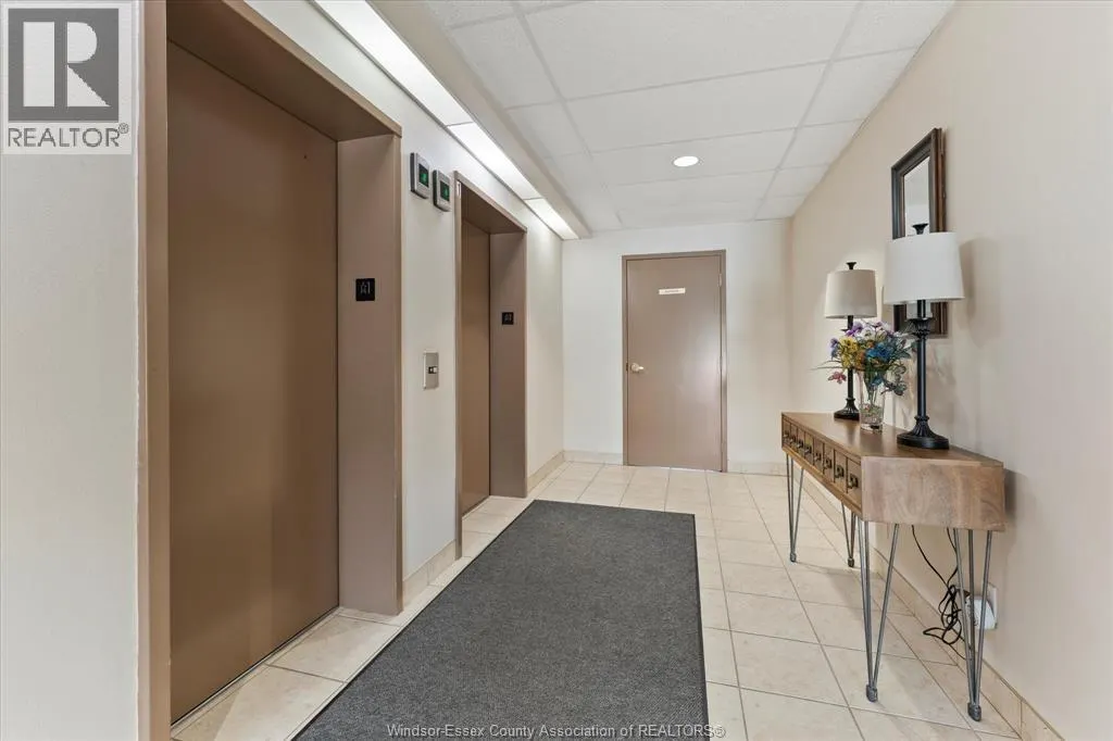 315 VILLAGE GROVE Unit# 203