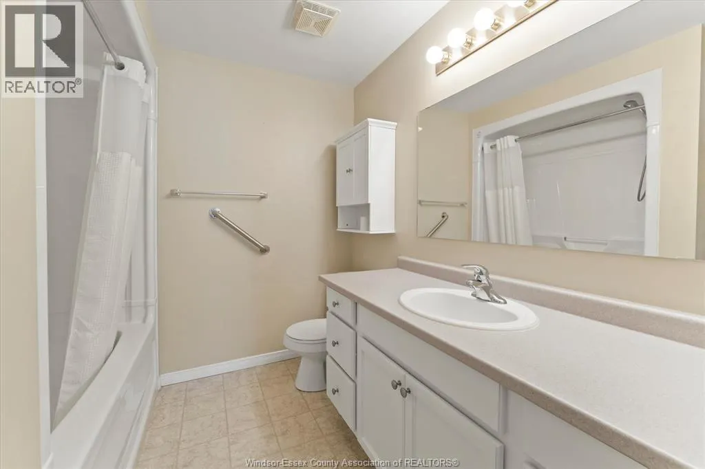 315 VILLAGE GROVE Unit# 203