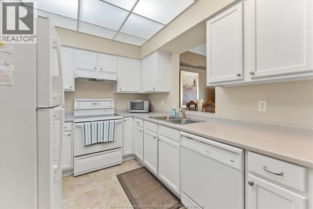 315 VILLAGE GROVE Unit# 203