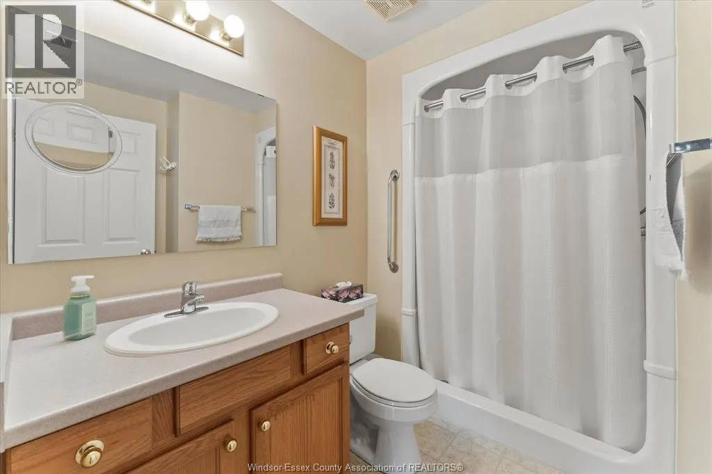 315 VILLAGE GROVE Unit# 203