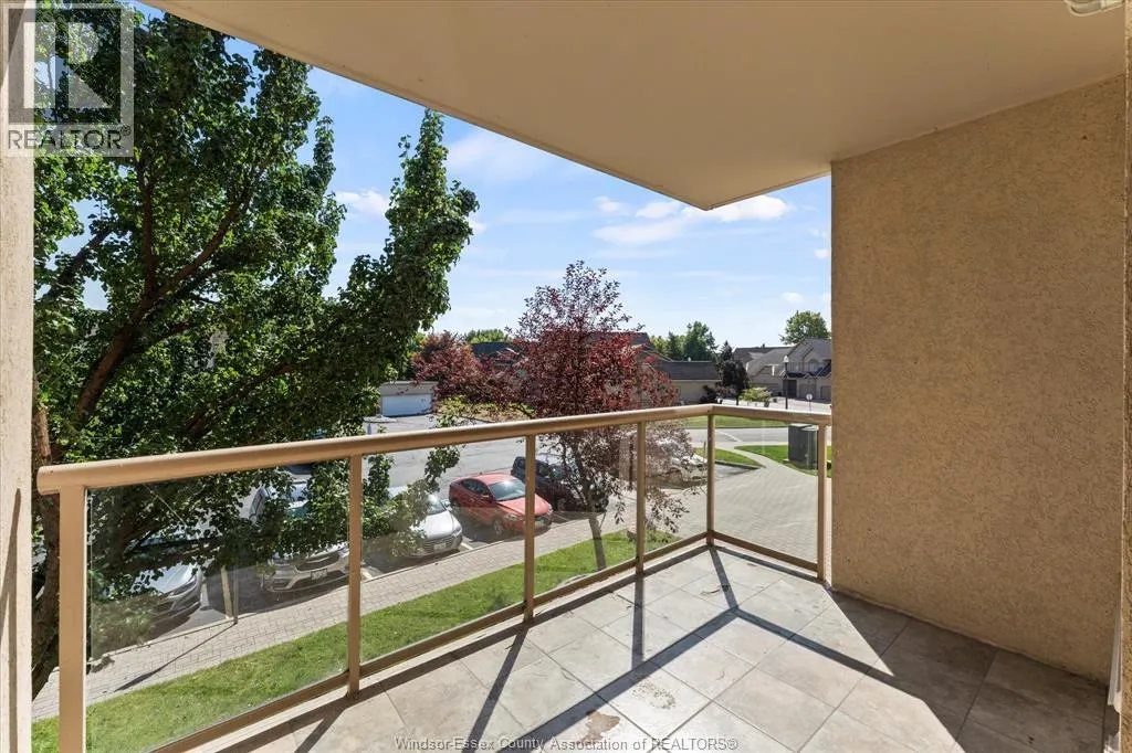 315 VILLAGE GROVE Unit# 203