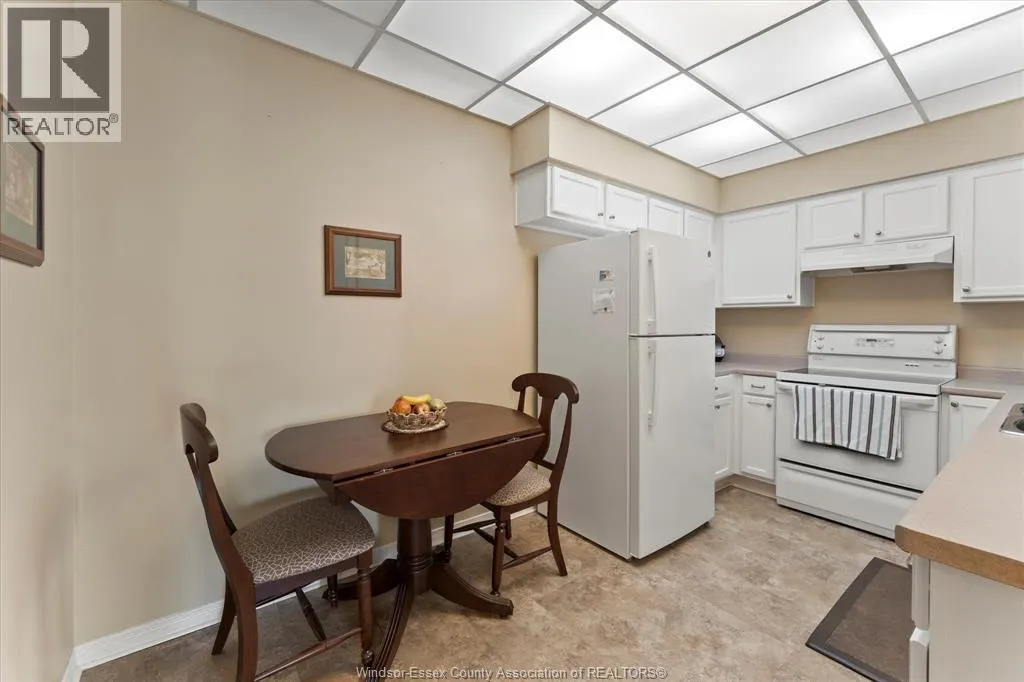 315 VILLAGE GROVE Unit# 203