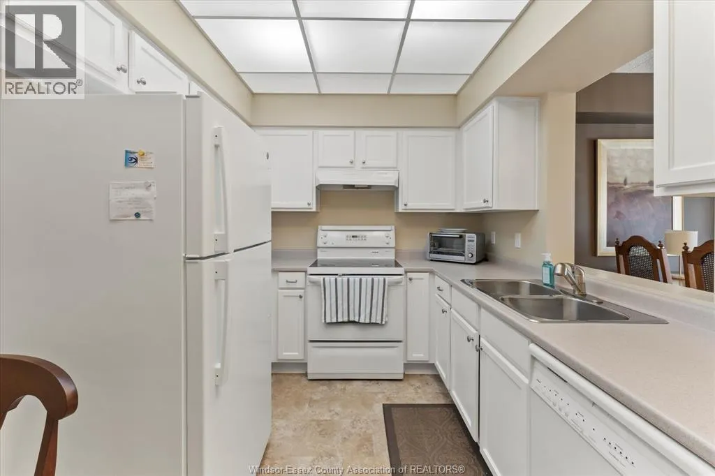 315 VILLAGE GROVE Unit# 203